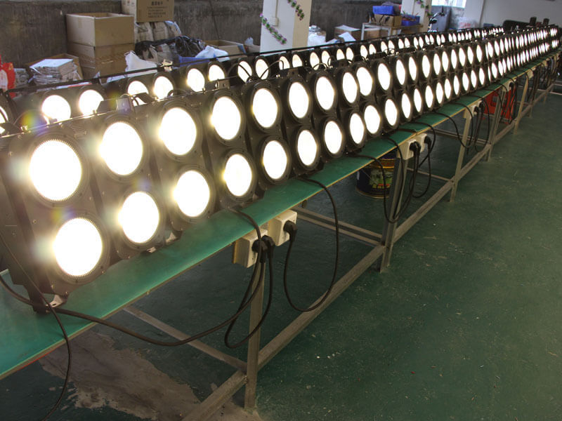 4 رؤوس COB LED ضوء Blinder الجمهور