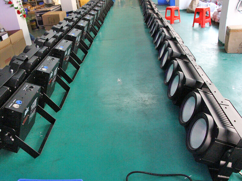 2 رأس COB LED ضوء Blinder الجمهور