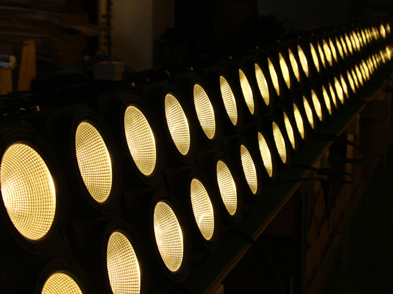 4 رؤوس COB LED ضوء Blinder الجمهور