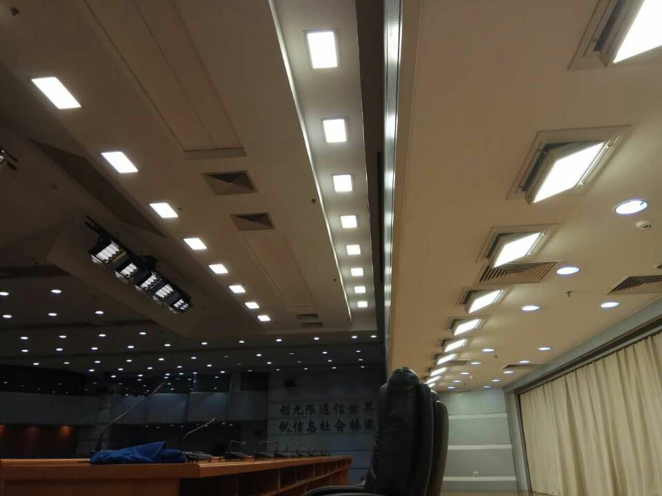 إضاءة غرفة اجتماعات LED