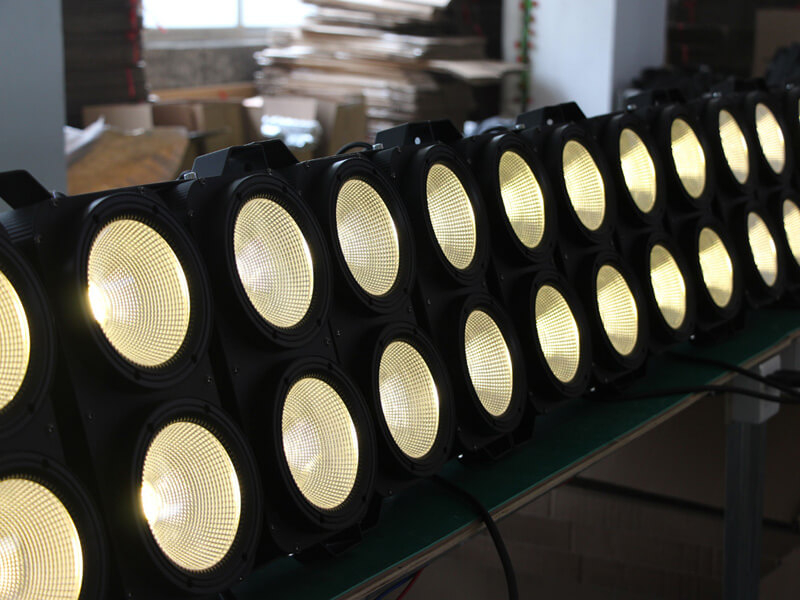 4 رؤوس COB LED ضوء Blinder الجمهور